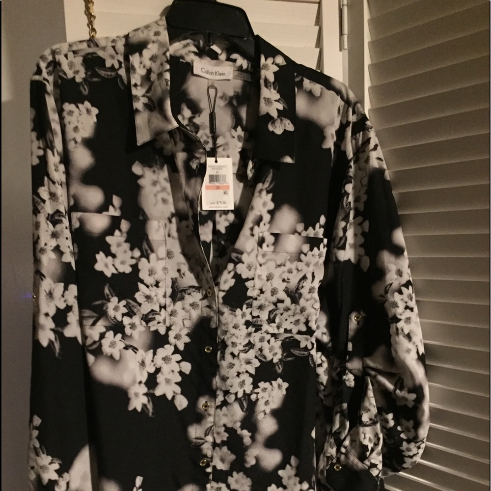 Stunning black and white Calvin Klein buttonup